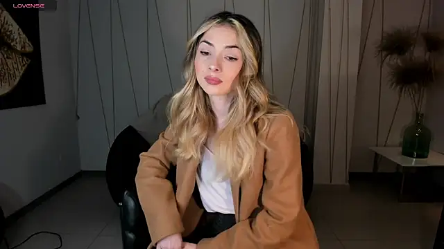 Snapshot of StacyWoods chatting on 13, 5, 2026 StacyWoods online show from 13, 5, 2026