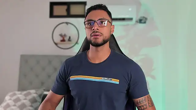 LiamGarcia1 online show from 19, 12, 2024