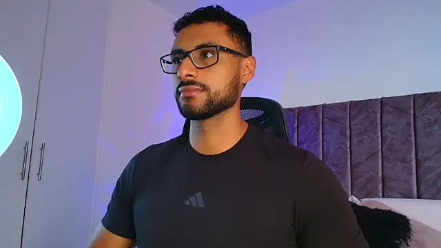 LiamGarcia1 online show from 28, 11, 2025