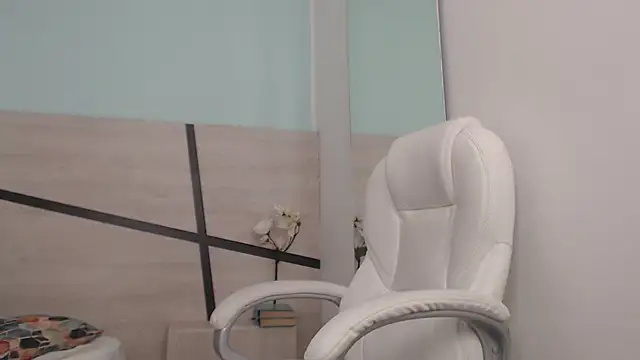 sussy leon online show from 18, 1, 2025