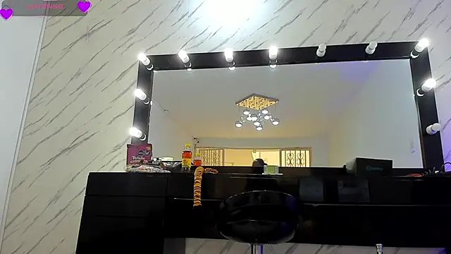 ElisabethMassey online show from 31, 10, 2025