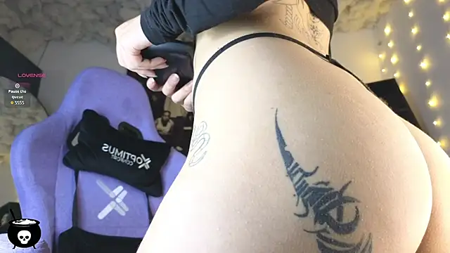 Melanie Nyx online show from 6, 3, 2025