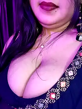 Snapshot of Suhanakhan00 chatting on 2, 2, 2025 Suhanakhan00 online show from 2, 2, 2025