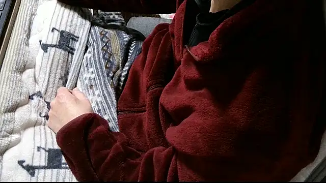 Snapshot of cinnabar_red chatting on 8, 4, 2026 cinnabar red online show from 8, 4, 2026