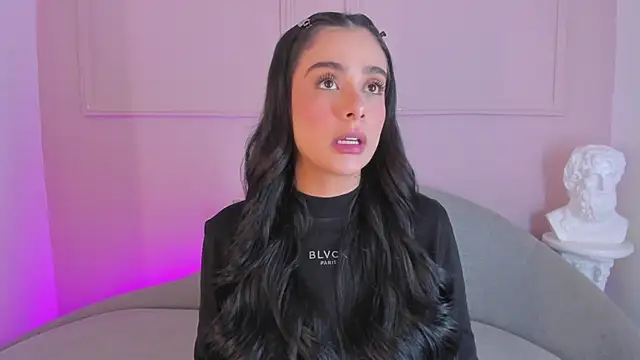 victoria milann online show from 5, 12, 2025