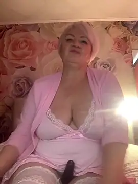 Snapshot of Laura_Millf chatting on 23, 4, 2026 Laura Millf online show from 23, 4, 2026
