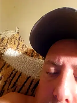 HeteroHotGuy1 online show from 3, 10, 2025