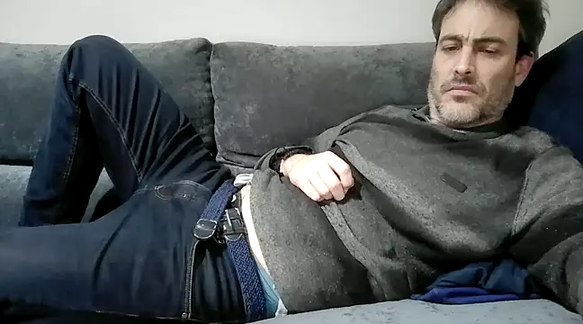 Snapshot of basquehotboy chatting on 17, 12, 2024 basquehotboy online show from 17, 12, 2024
