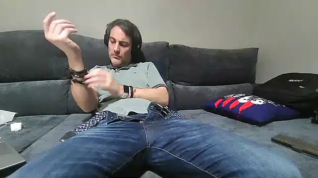 Snapshot of basquehotboy chatting on 12, 1, 2025 basquehotboy online show from 12, 1, 2025