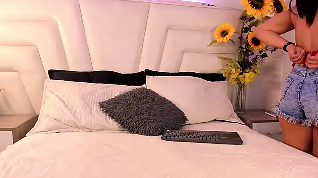 Snapshot of Nessa2905 chatting on 24, 9, 2025 Nessa2905 online show from 24, 9, 2025