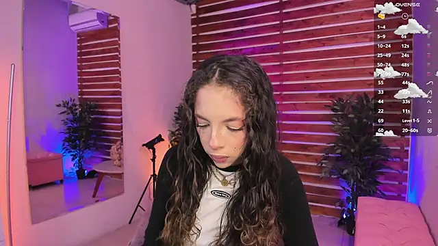 Sapphire Venuss online show from 7, 11, 2025