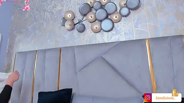 KimDevinne online show from 20, 2, 2025