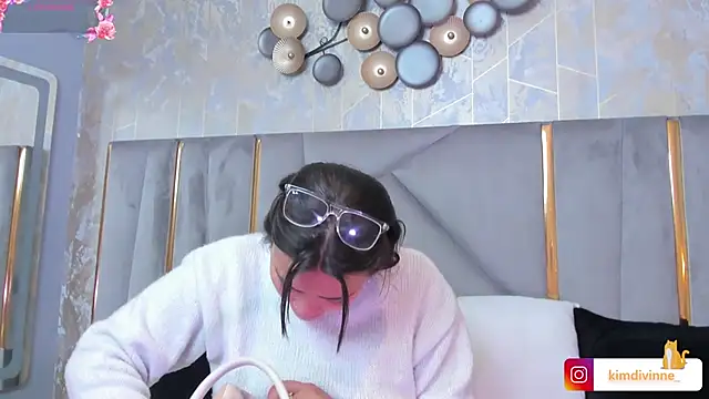 KimDevinne online show from 8, 3, 2025