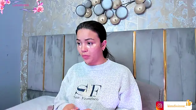 KimDevinne online show from 12, 10, 2025