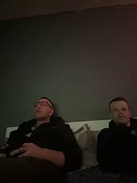 Snapshot of Maksiii-all chatting on 4, 2, 2025 Maksiii-all online show from 4, 2, 2025