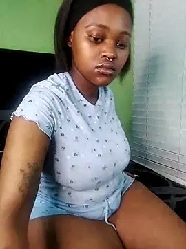Snapshot of ThickPearlx23 chatting on 16, 10, 2025 ThickPearlx23 online show from 16, 10, 2025