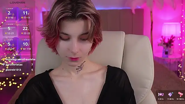 Snapshot of HaylaAmber chatting on 12, 12, 2024 HaylaAmber online show from 12, 12, 2024