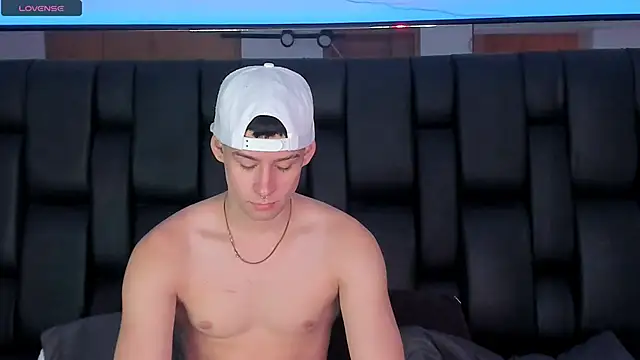 JadeSmiith  online show from 14, 2, 2025