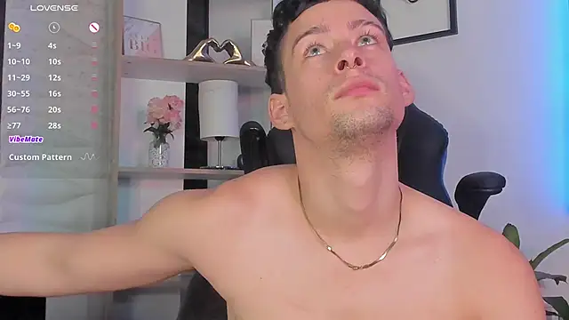 JadeSmiith  online show from 20, 2, 2025