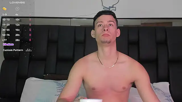 JadeSmiith  online show from 25, 2, 2025