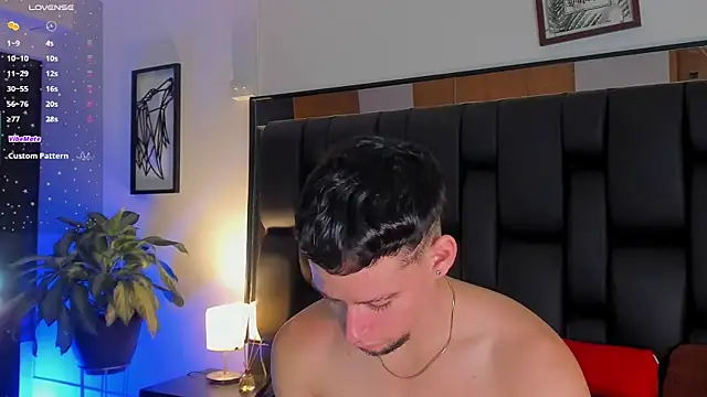 JadeSmiith  online show from 7, 10, 2025