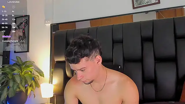 JadeSmiith  online show from 4, 12, 2025