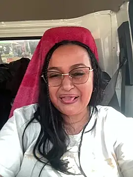 Gia Nahomi online show from 12, 12, 2024