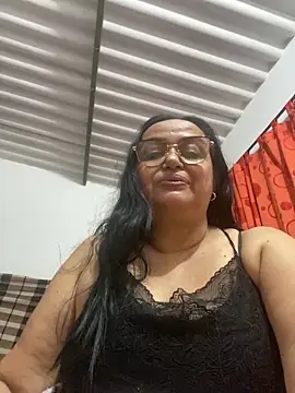 Gia Nahomi online show from 6, 1, 2025