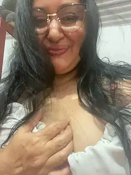 Gia Nahomi online show from 7, 1, 2025