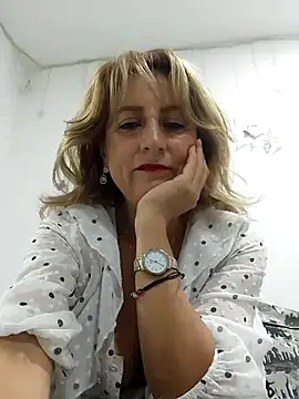Snapshot of almaluna7 chatting on 2, 2, 2025 almaluna7 online show from 2, 2, 2025
