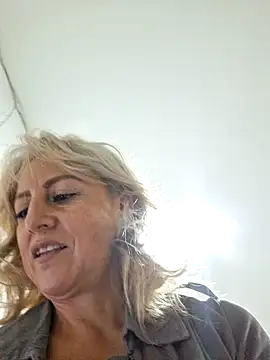 Snapshot of almaluna7 chatting on 11, 3, 2025 almaluna7 online show from 11, 3, 2025