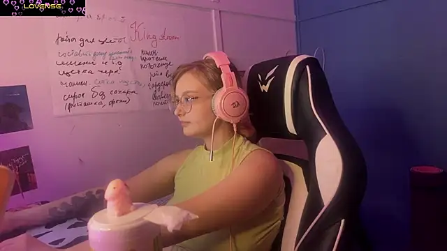 Snapshot of JacyWinslat chatting on 6, 3, 2025 JacyWinslat online show from 6, 3, 2025