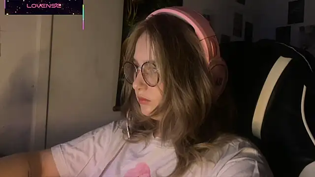 Snapshot of JacyWinslat chatting on 4, 10, 2025 JacyWinslat online show from 4, 10, 2025