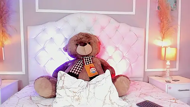 Snapshot of evelyn_evony chatting on 12, 12, 2024 evelyn evony online show from 12, 12, 2024