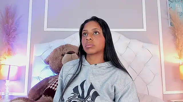 Snapshot of evelyn_evony chatting on 24, 12, 2024 evelyn evony online show from 24, 12, 2024