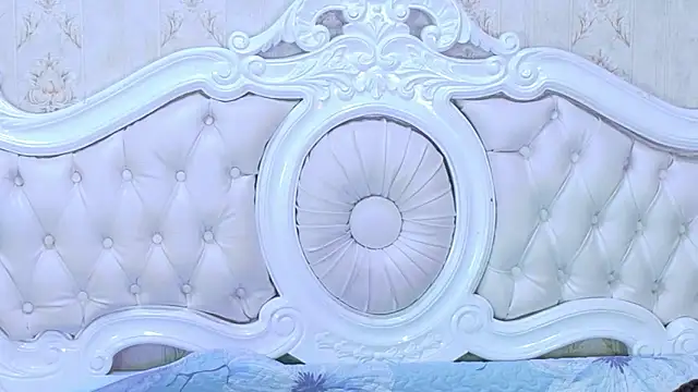 TiaraRosse online show from 1, 12, 2025