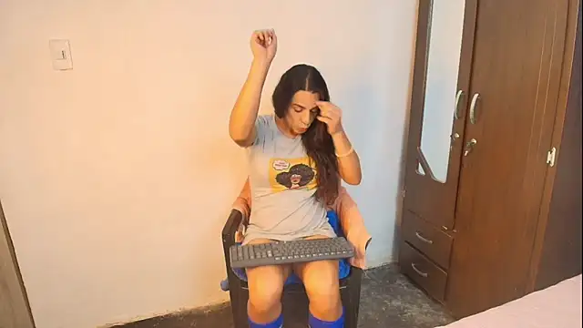 Oh Tique online show from 22, 10, 2025