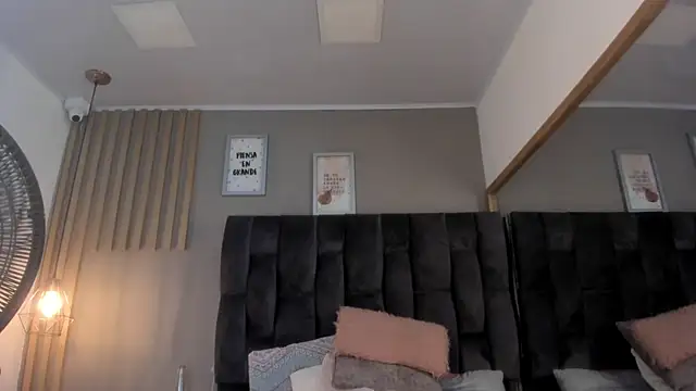 Snapshot of estefania__gomez chatting on 12, 3, 2025 estefania gomez online show from 12, 3, 2025