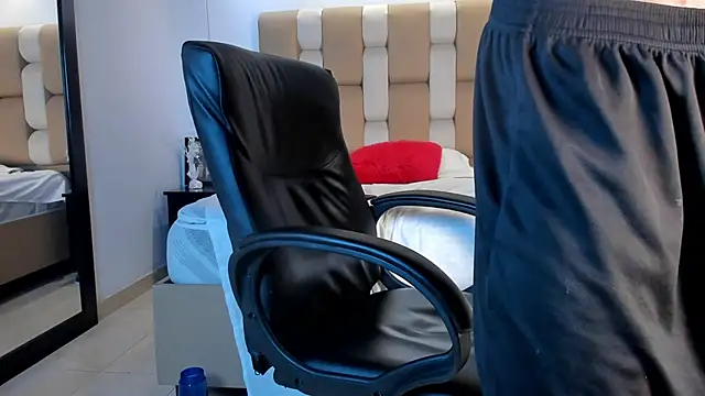 Aaron Scoot online show from 8, 12, 2024