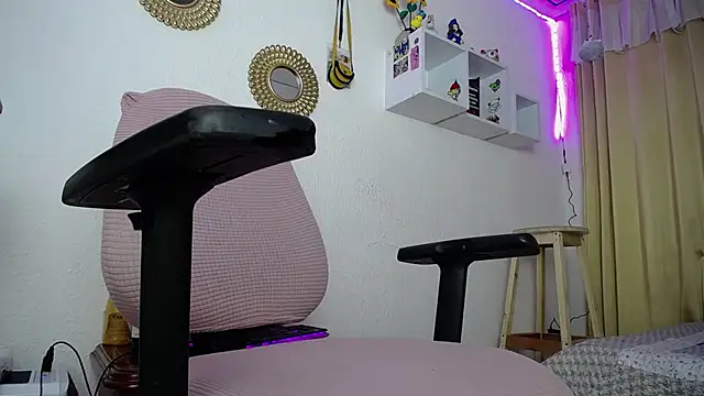 Soffy-brooks online show from 4, 1, 2025