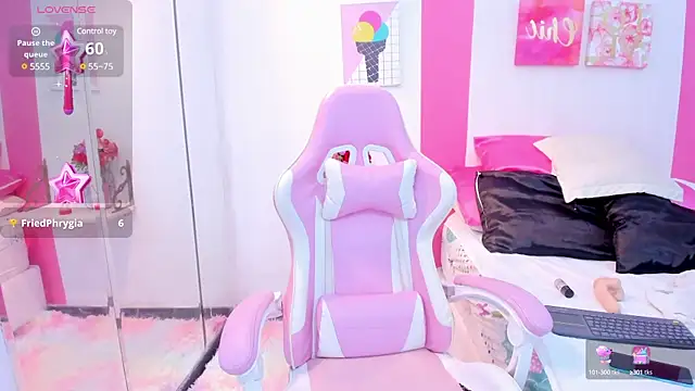 scarlette 15  online show from 5, 2, 2025