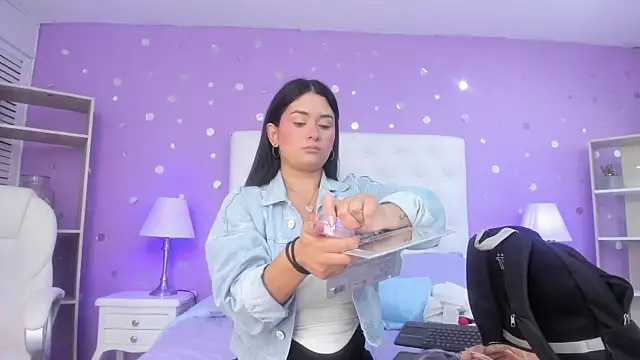 scarlette 15  online show from 4, 12, 2025