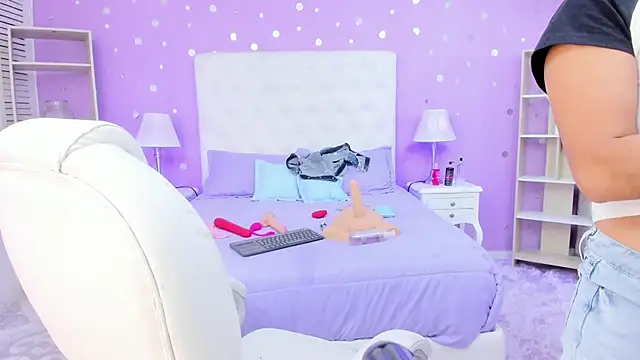 scarlette 15  online show from 6, 1, 2026