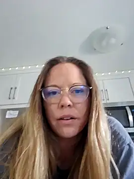 Snapshot of MissyLovexxx chatting on 28, 12, 2024 MissyLovexxx online show from 28, 12, 2024