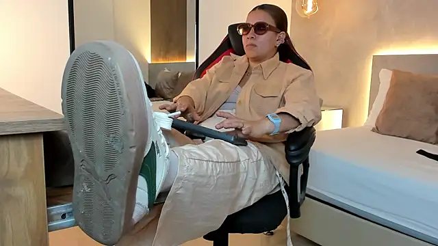 alma fenix online show from 21, 10, 2025