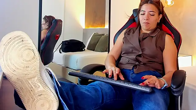 alma fenix online show from 4, 11, 2025