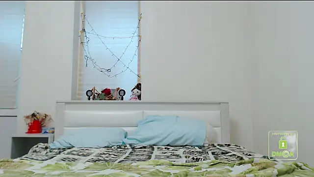 cute and hot online show from 9, 1, 2025