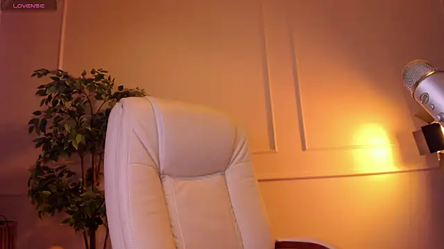 AdalynGlows online show from 5, 3, 2026