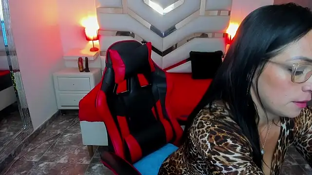 KateTompson  online show from 9, 9, 2025