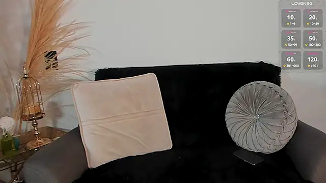 Chrishell  online show from 24, 11, 2025